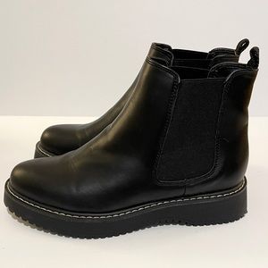 madden girl Kween Women’s Chelsea Boots Size 8.5